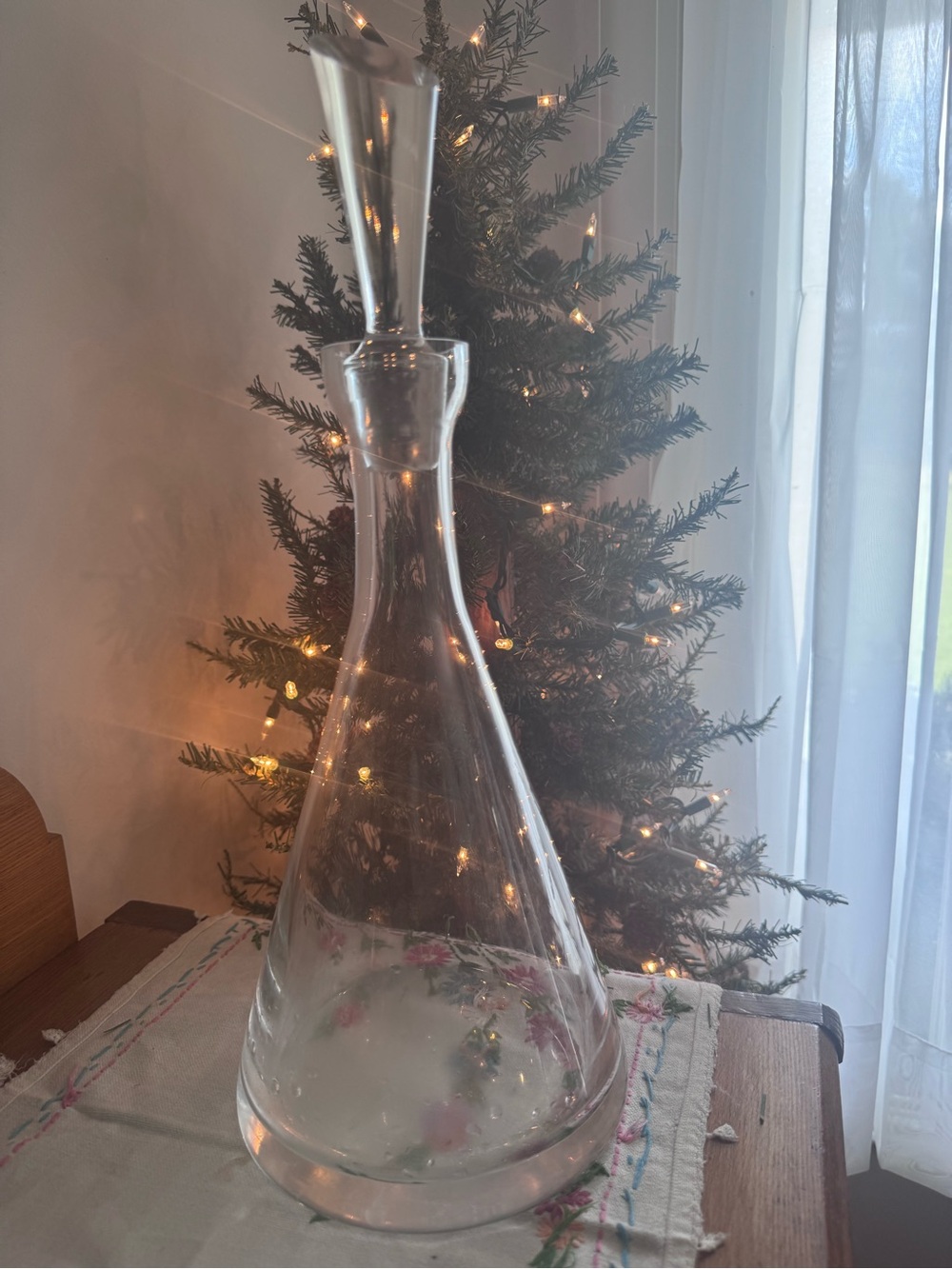 Modern Clear Glass Decanter with Stopper